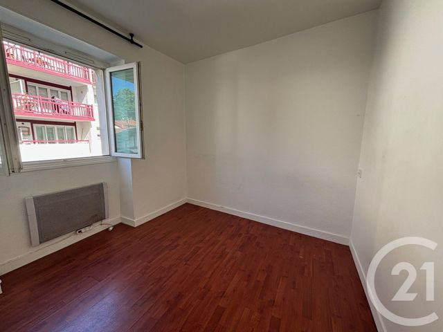 Afficher la photo en grand Appartement T2 à vendre - 2 pièces - 40.06 m2 - URRUGNE - 64 - AQUITAINE - Century 21 Belharra