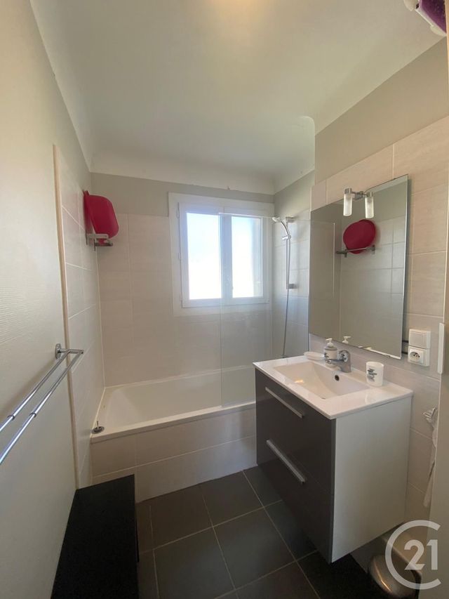 Appartement à louer - 3 pièces - 60.97 m2 - ST JEAN DE LUZ - 64 - AQUITAINE - Century 21 Belharra